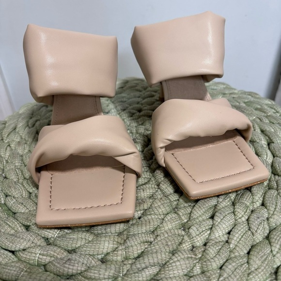 Alohas Twist Strap Mules In Ivory Vegan Leather Square Toe Heel Sandal NWOB - Picture 5 of 11